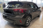 Bakluckelist Ford Focus IV halvkombi 5-dörrars/ ST-Line 2018–2021, facelift 2021+ – Spegelblank svart | AVISA - Carlevel AB - Bakluckelist