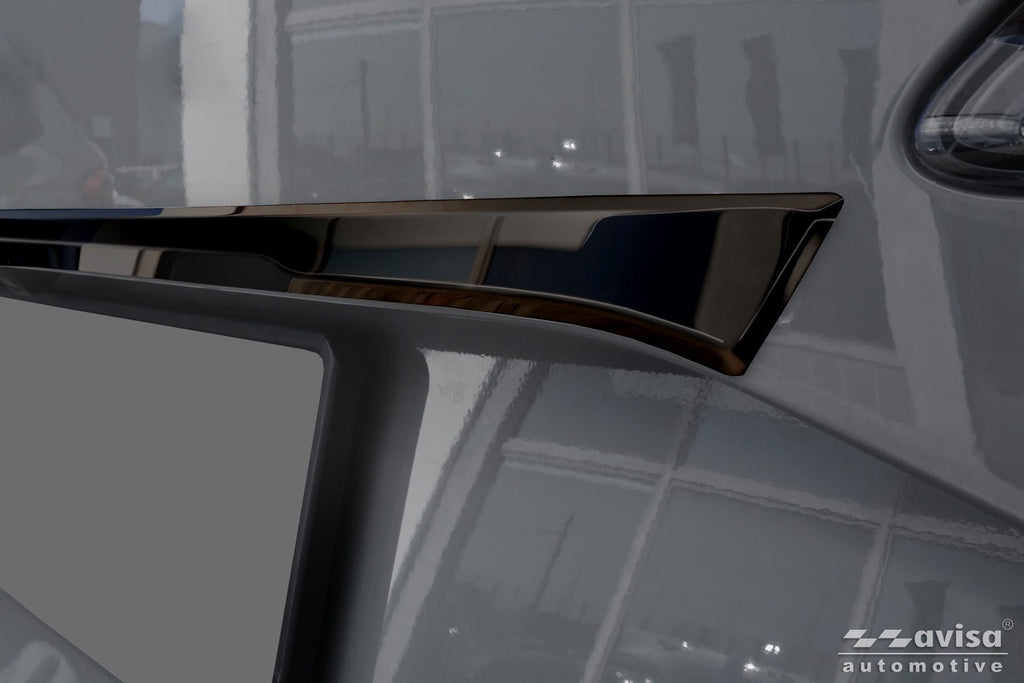 Bakluckelist Skoda Karoq facelift 2022+ – Spegelblank svart | AVISA - Carlevel AB - Bakluckelist