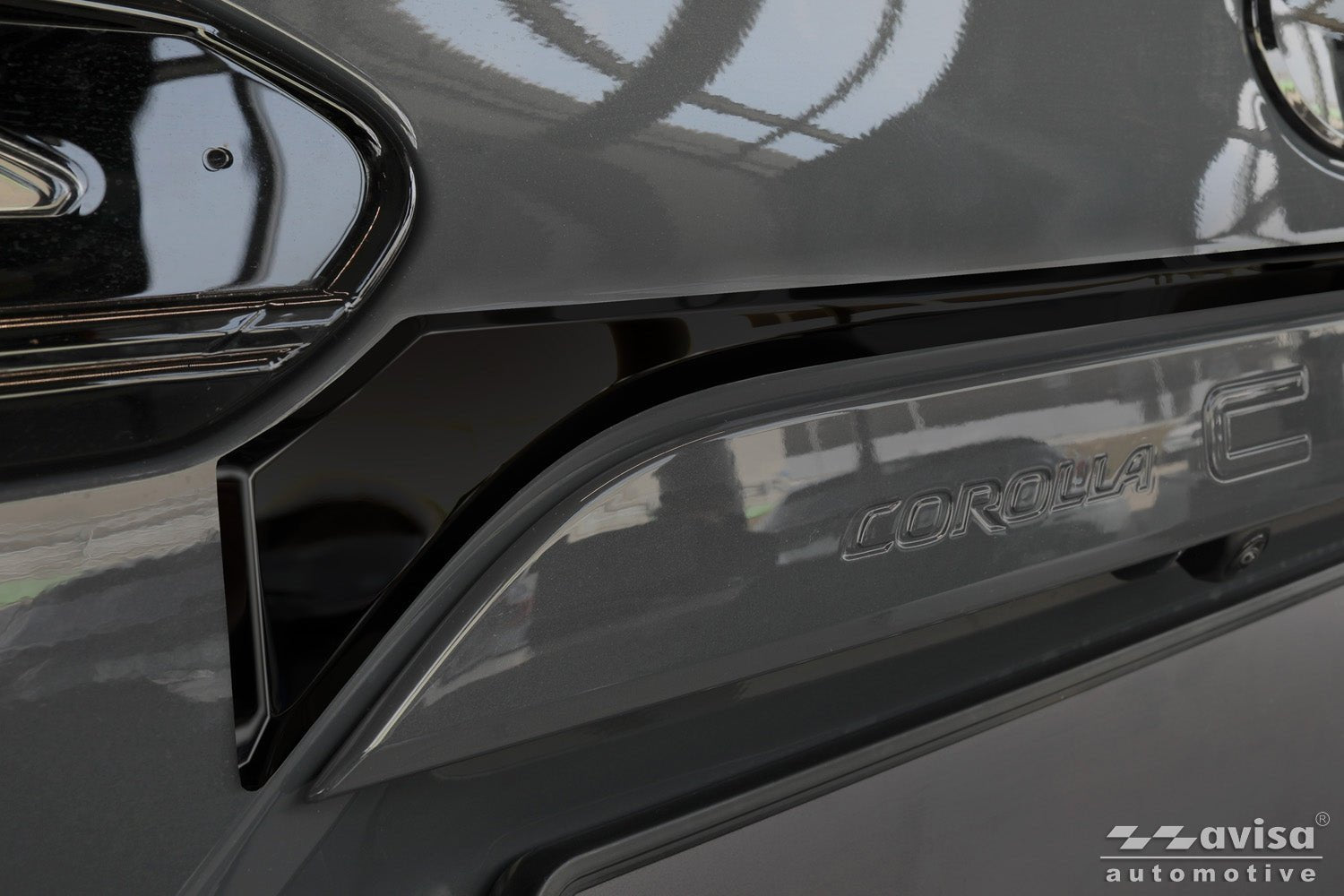 Bakluckelist Toyota Corolla Cross (XG1TJ) 2022–2025, facelift 2025+ – Spegelblank svart | AVISA - Carlevel AB - Bakluckelist