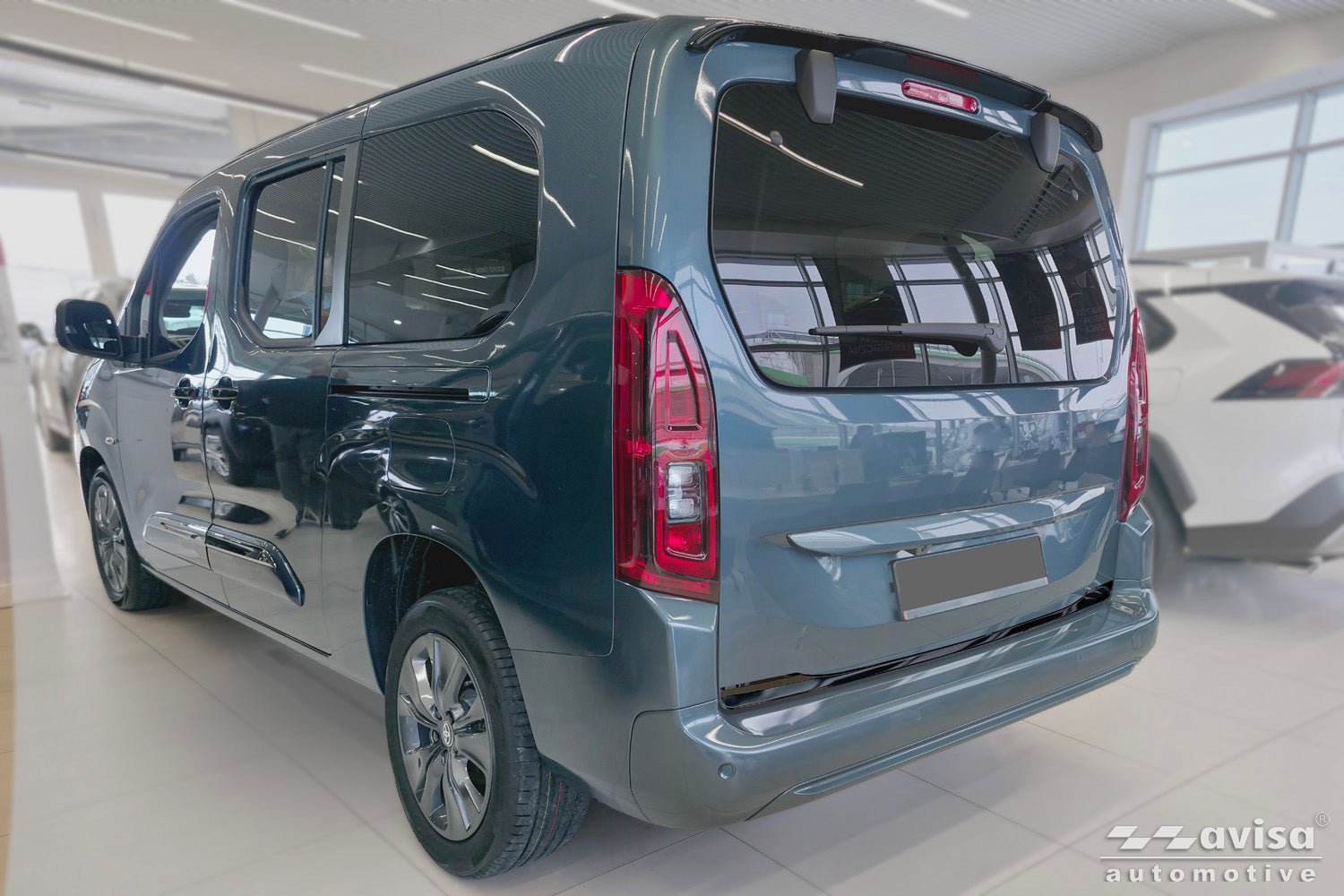 Bakluckelist Toyota Proace City Verso 2019–2024, facelift 2024+ – Spegelblank svart | AVISA - Carlevel AB - Bakluckelist