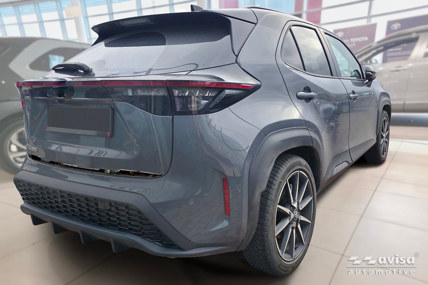 Bakluckelist Toyota Yaris Cross 2021+ – Spegelblank svart | AVISA - Carlevel AB - Bakluckelist