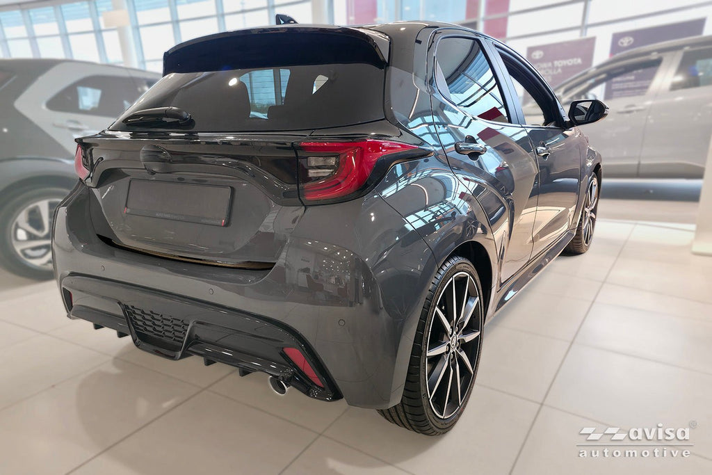 Bakluckelist Toyota Yaris IV halvkombi 5-dörrars/ Hybrid/ GR 2020–2024 facelift 2024+ – Spegelblank svart | AVISA - Carlevel AB - Bakluckelist