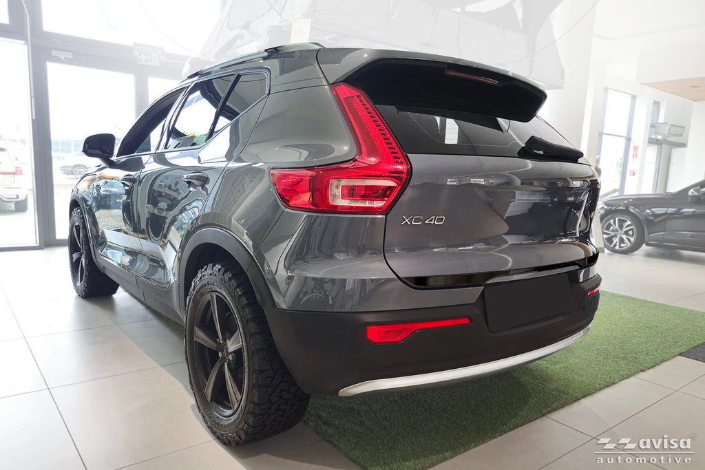 Bakluckelist Volvo XC 40 2017+ – Spegelblank svart | AVISA - Carlevel AB - Bakluckelist