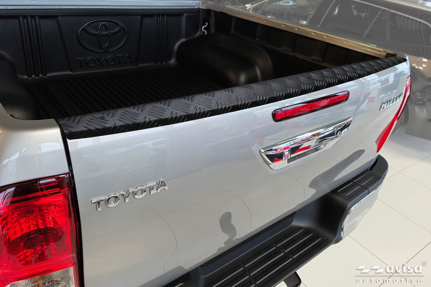 Bakre kant-/skyddslist Toyota Hilux VIII facelift 2020+ – Svart | AVISA - Carlevel AB - Bakre kant-/skyddslist