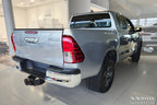 Bakre kant-/skyddslist Toyota Hilux VIII facelift 2020+ – Svart | AVISA - Carlevel AB - Bakre kant-/skyddslist