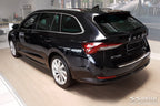 Fotstöd Skoda Octavia IV liftback/ Kombi 2019–2024 facelift 2024+ – Silver satin | AVISA - Carlevel AB - Fotstöd