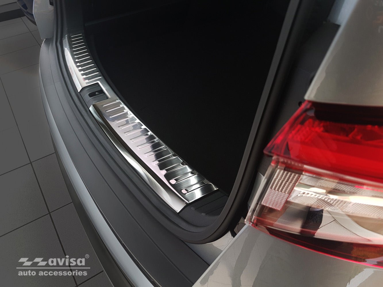 Inre lastskydd Skoda Kodiaq crossover 2016–2021, facelift 2021–2024 – Silver satin | AVISA - Carlevel AB - Inre lastskydd