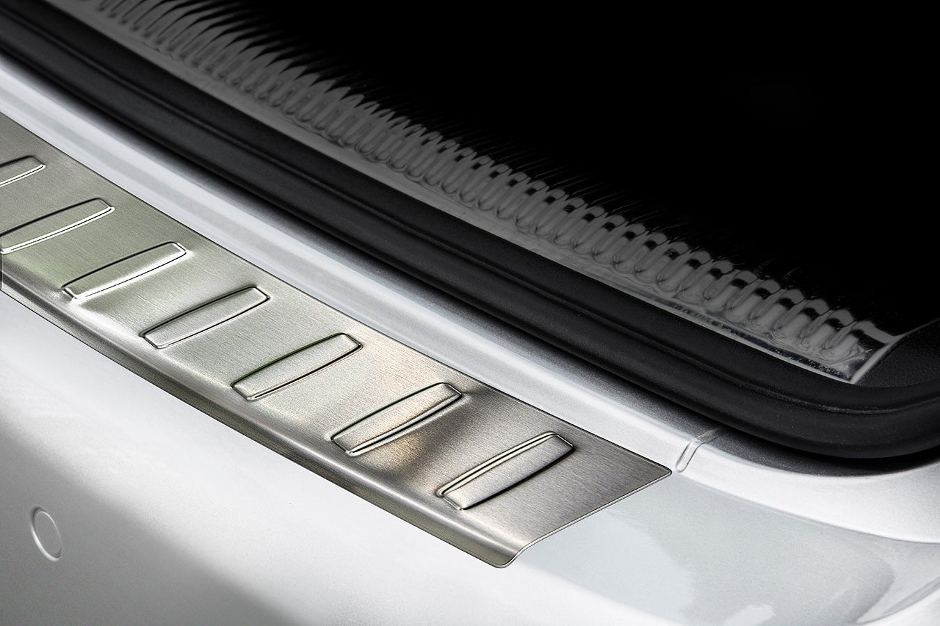 Lastskydd Audi A4 B8 8 K5 Avant 2008–2012 – Silver satin | AVISA - Carlevel AB - Lastskydd