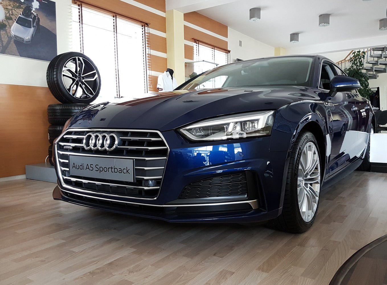 Lastskydd Audi A5 Sportback liftback/ S-line 2016–2020, facelift 2020–2024 – Silver satin | AVISA - Carlevel AB - Lastskydd