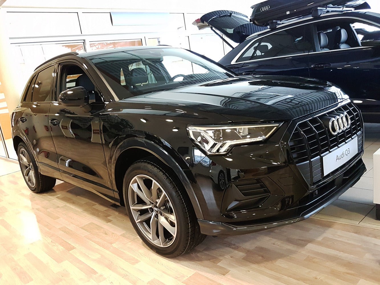 Lastskydd Audi Q3 II crossover 2018+/ S-line 2018+ – Silver satin | AVISA - Carlevel AB - Lastskydd