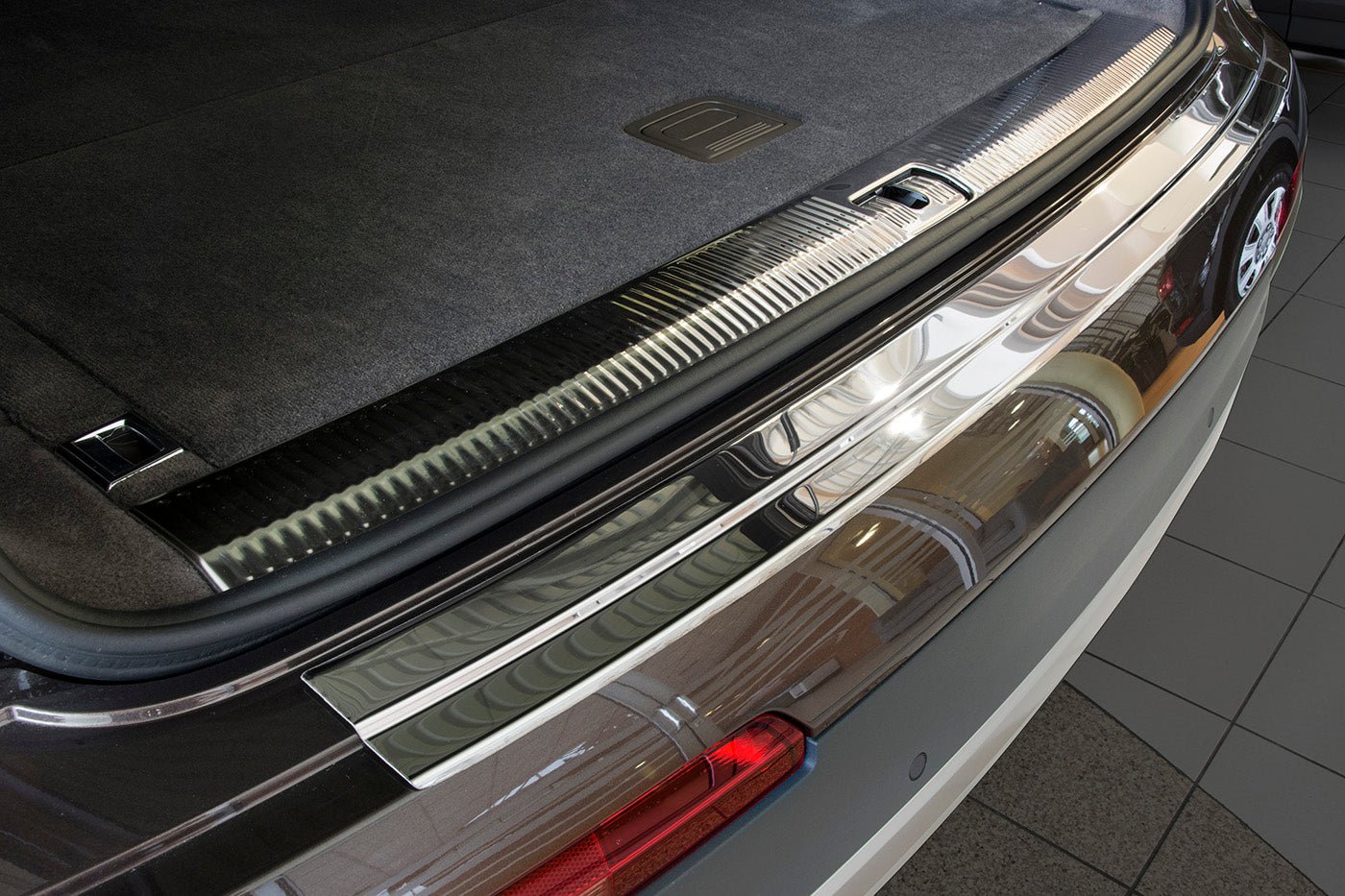 Lastskydd Audi Q7 II/ S-line 2015–2019, facelift 2019–2024 facelift 2024+ – Silver satin | AVISA - Carlevel AB - Lastskydd