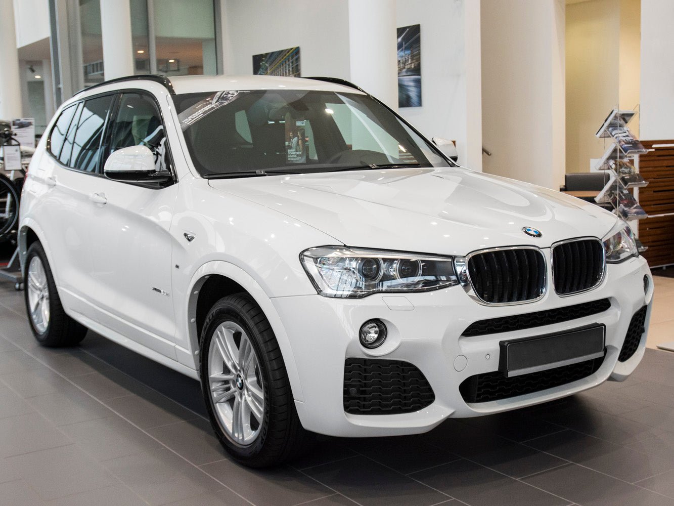 Lastskydd BMW X3 F25 2014–2017 (fits also to X-line) – Spegelblank svart | AVISA - Carlevel AB - Lastskydd