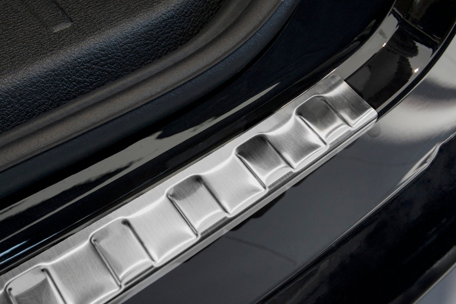 Lastskydd BMW X4 F26 2014–2018 – Silver satin | AVISA - Carlevel AB - Lastskydd