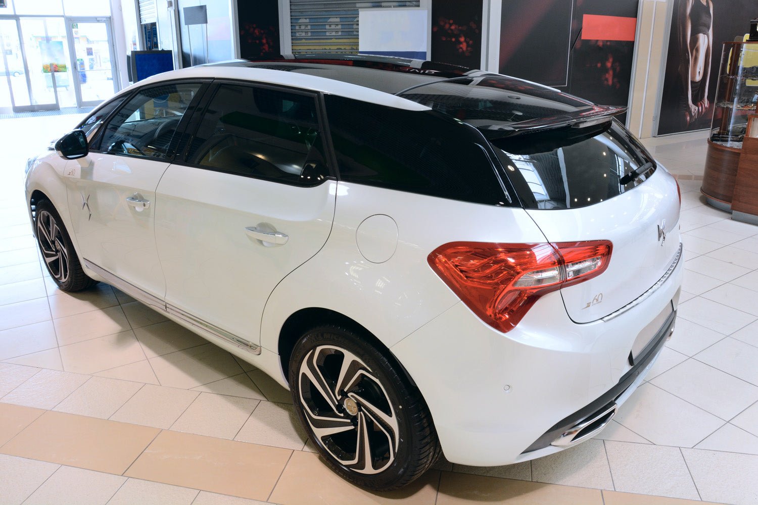 Lastskydd Citroen DS5 2011–2015, facelift 2015+ – Silver satin | AVISA - Carlevel AB - Lastskydd