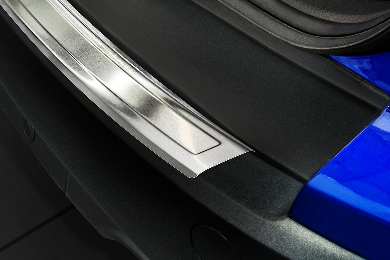 Lastskydd Ford Focus III Kombi 2010–2018 – Silver satin | AVISA - Carlevel AB - Lastskydd