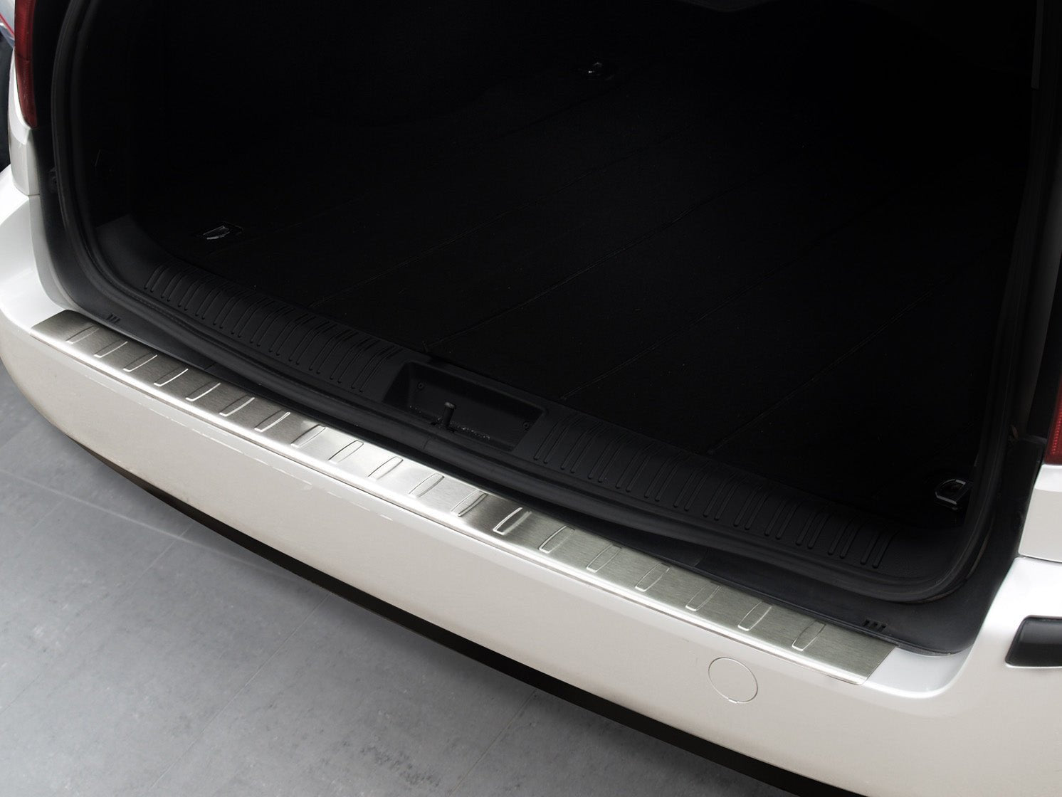 Lastskydd Ford Mondeo III MK3 Kombi 2000–2007 – Silver satin | AVISA - Carlevel AB - Lastskydd