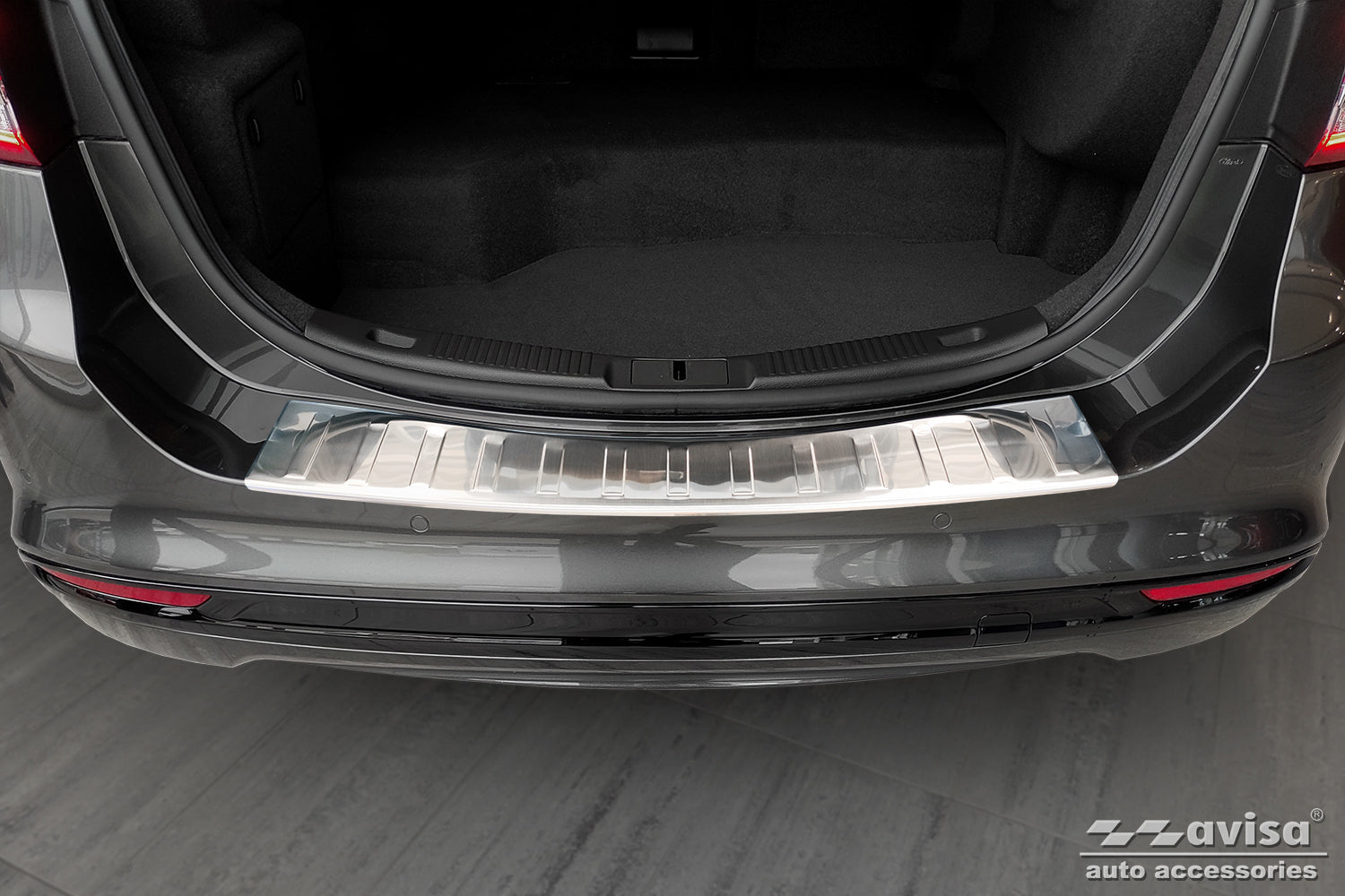 Lastskydd Ford Mondeo MK5 halvkombi 5-dörrars/ sedan 2014–2019, facelift 2019+ – Silver satin | AVISA - Carlevel AB - Lastskydd