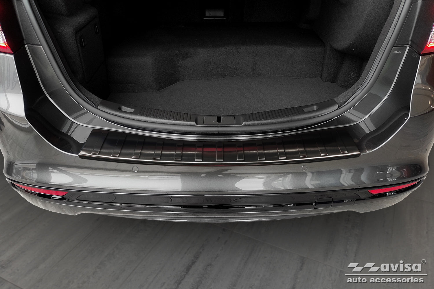 Lastskydd Ford Mondeo MK5 halvkombi 5-dörrars/ sedan 2014–2019, facelift 2019+ – Svart | AVISA - Carlevel AB - Lastskydd