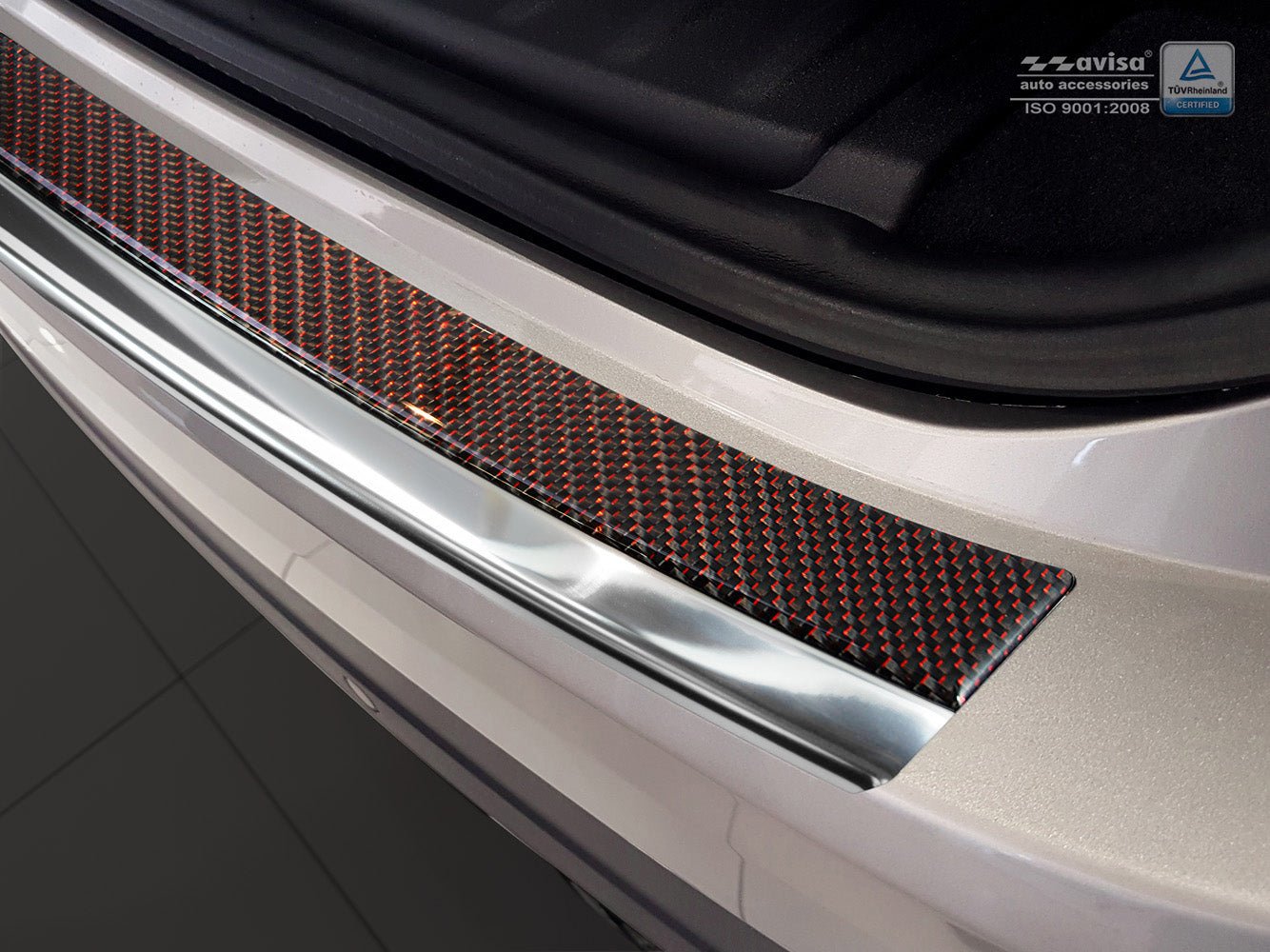 Lastskydd Jaguar F-Pace 2016–2020, facelift 2020+ – Spegelblank steel, Röd&Svart Kolfiber | AVISA - Carlevel AB - Lastskydd