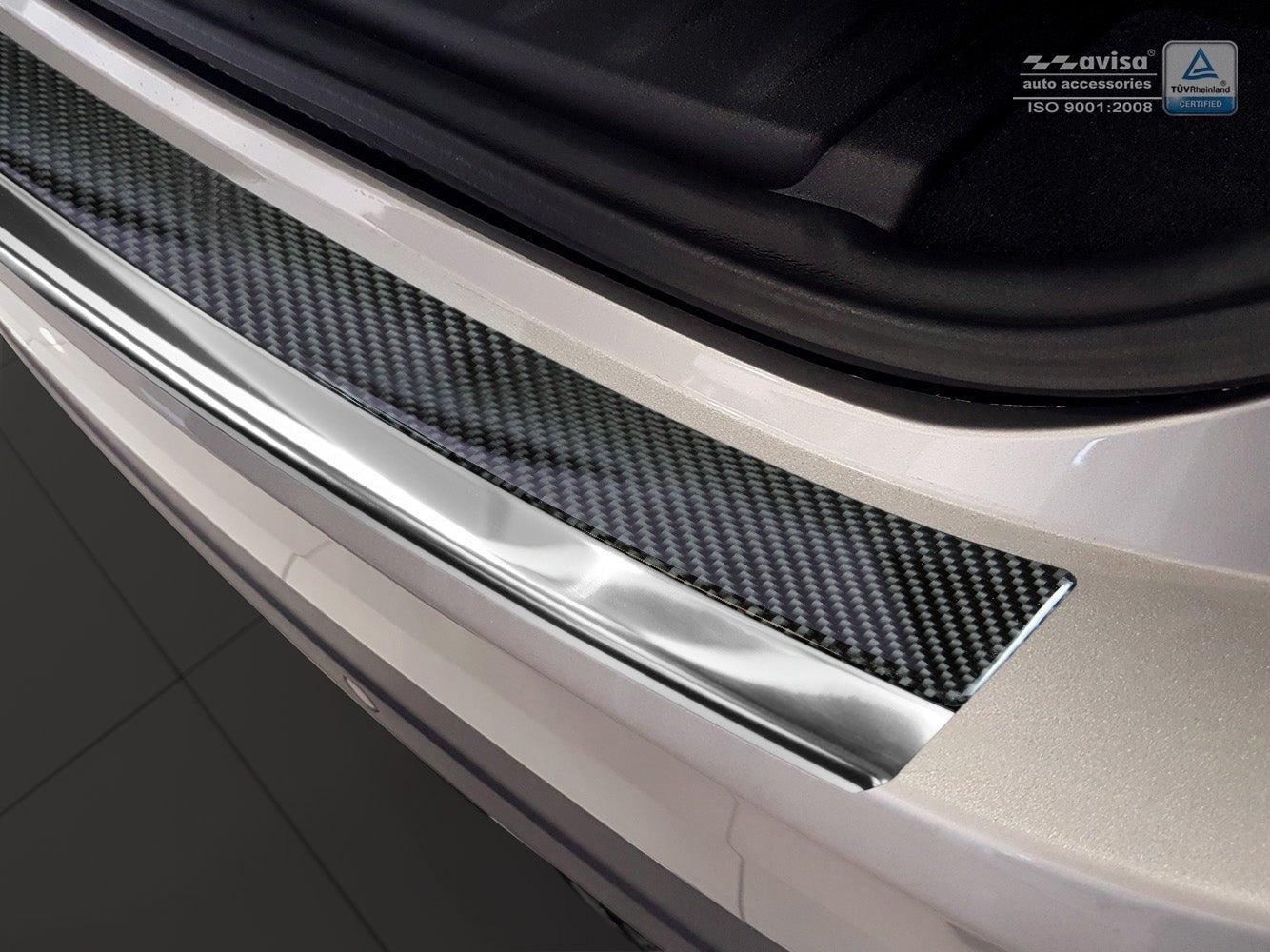 Lastskydd Jaguar F-Pace 2016–2020, facelift 2020+ – Spegelblank steel,Svart Kolfiber | AVISA - Carlevel AB - Lastskydd
