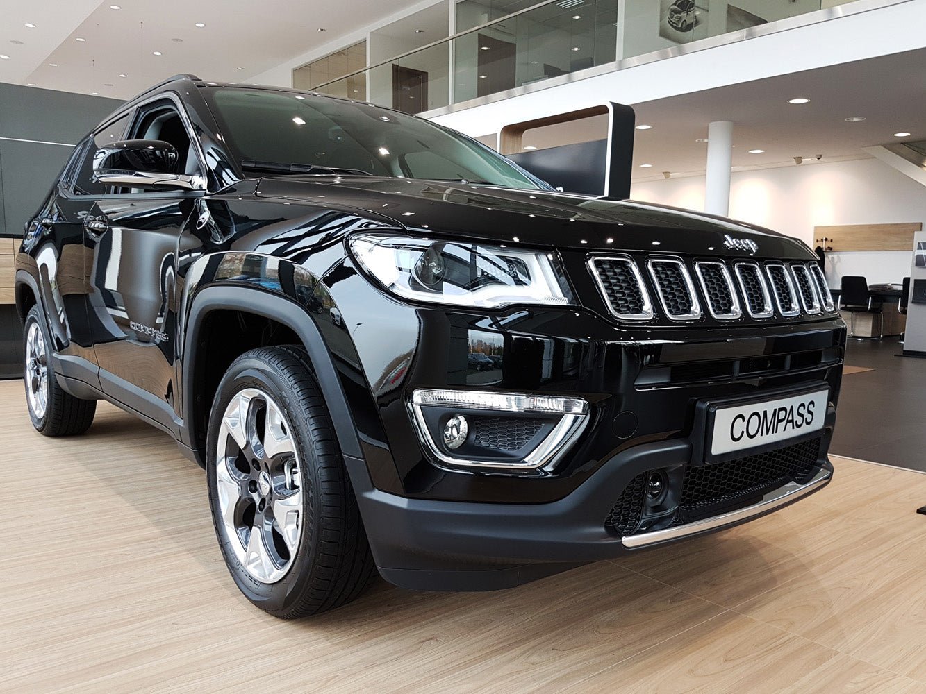 Lastskydd Jeep Compass II 2017–2021, facelift 2021–2025 – Silver satin | AVISA - Carlevel AB - Lastskydd