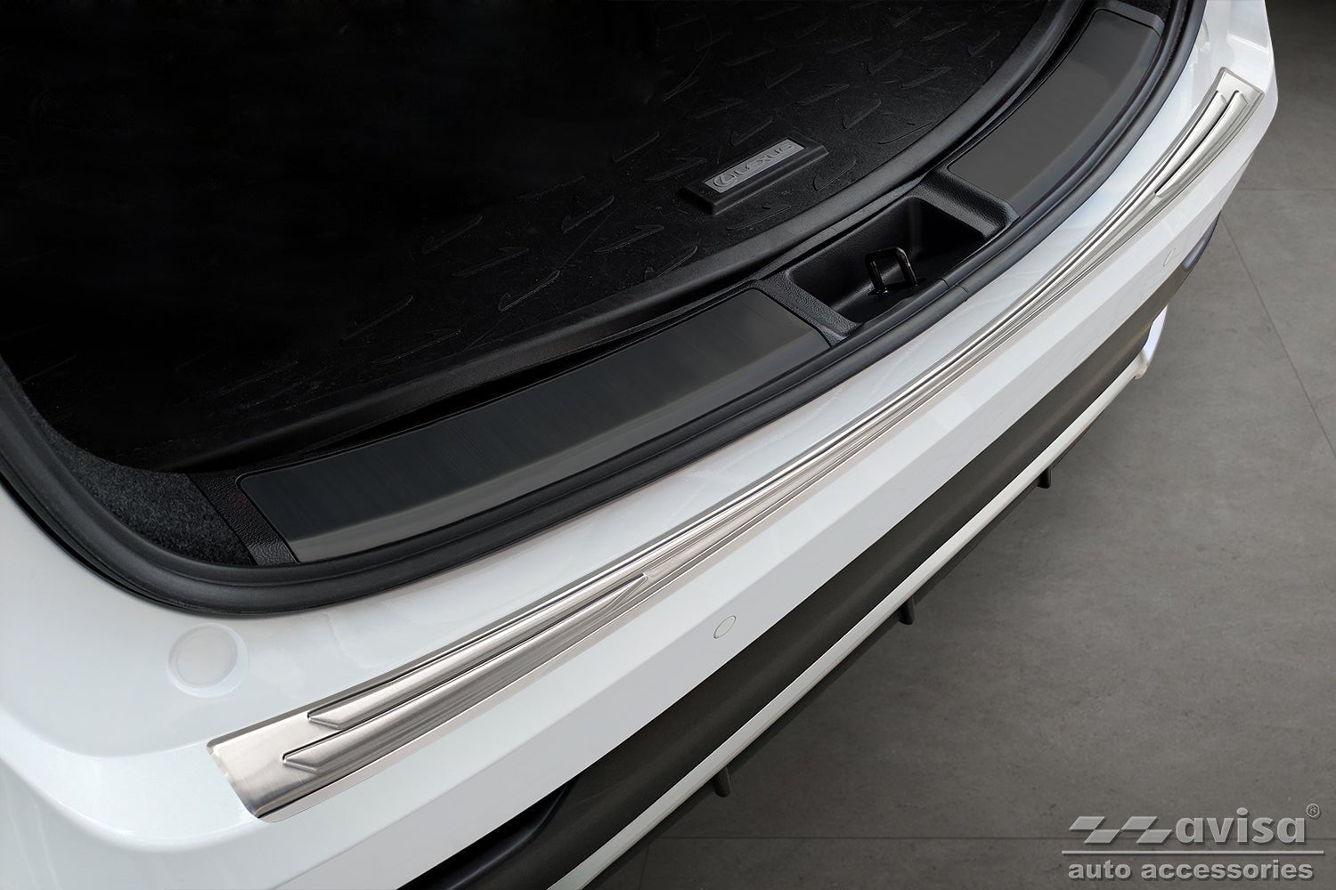 Lastskydd Lexus NX II (AZ20) 2021+ / Lexus RX 450 2025+ > – Silver satin | AVISA - Carlevel AB - Lastskydd