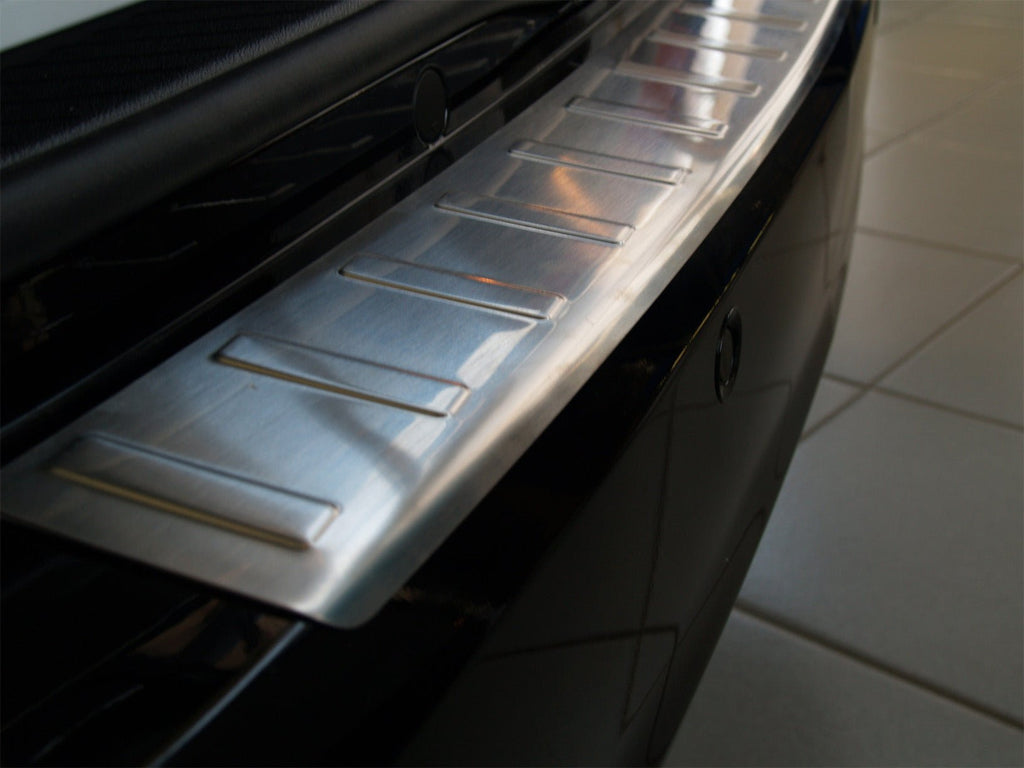 Lastskydd Mercedes E Class W212 Kombi 2009–2013 – Silver satin | AVISA - Carlevel AB - Lastskydd