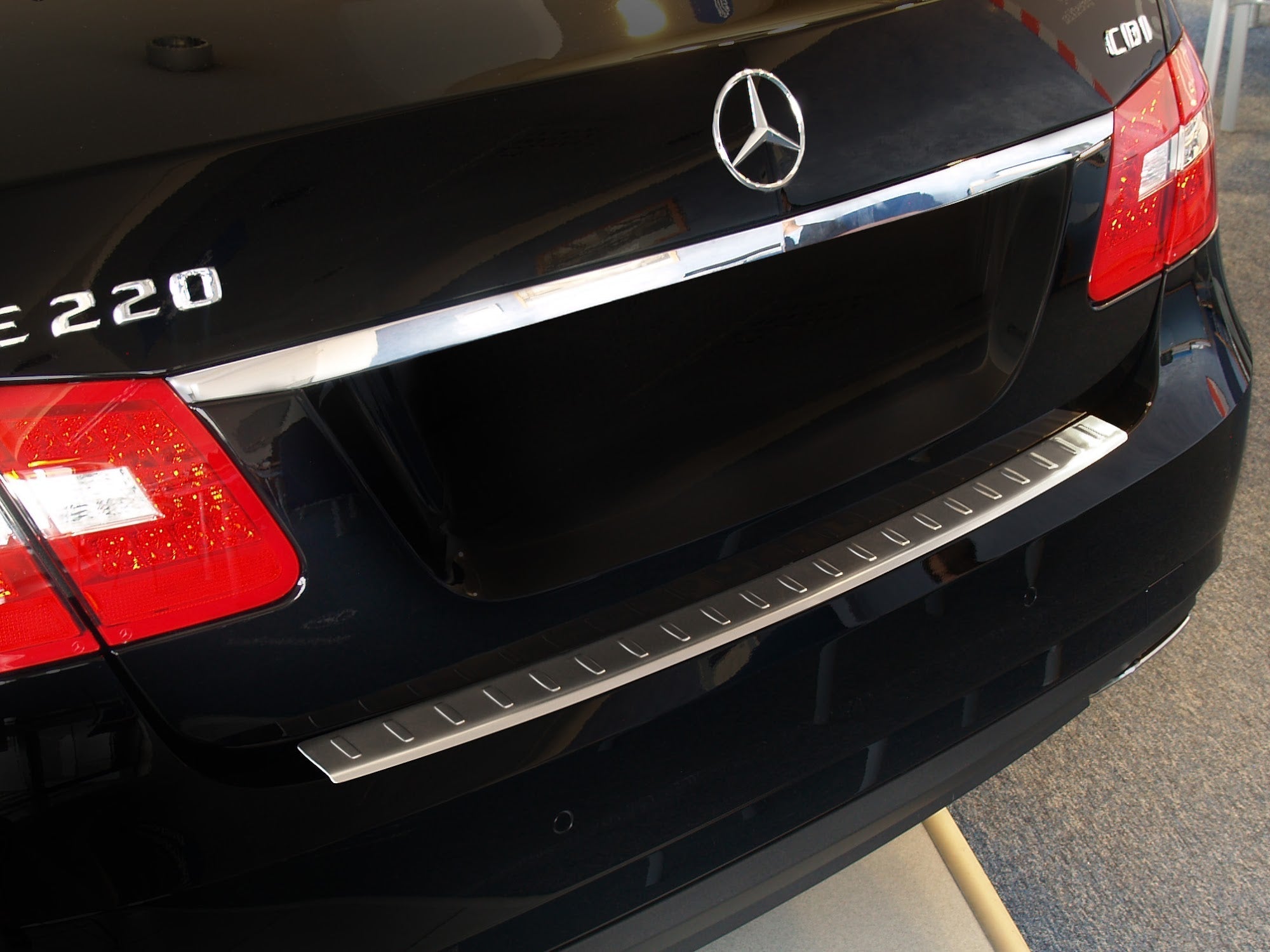 Lastskydd Mercedes E Class W212 sedan 2009–2013/ AMG W212 sedan 2009–2013 – Silver satin | AVISA - Carlevel AB - Lastskydd