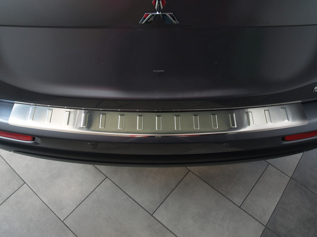 Lastskydd Mitsubishi Outlander III 2012–2015 – Silver satin | AVISA - Carlevel AB - Lastskydd