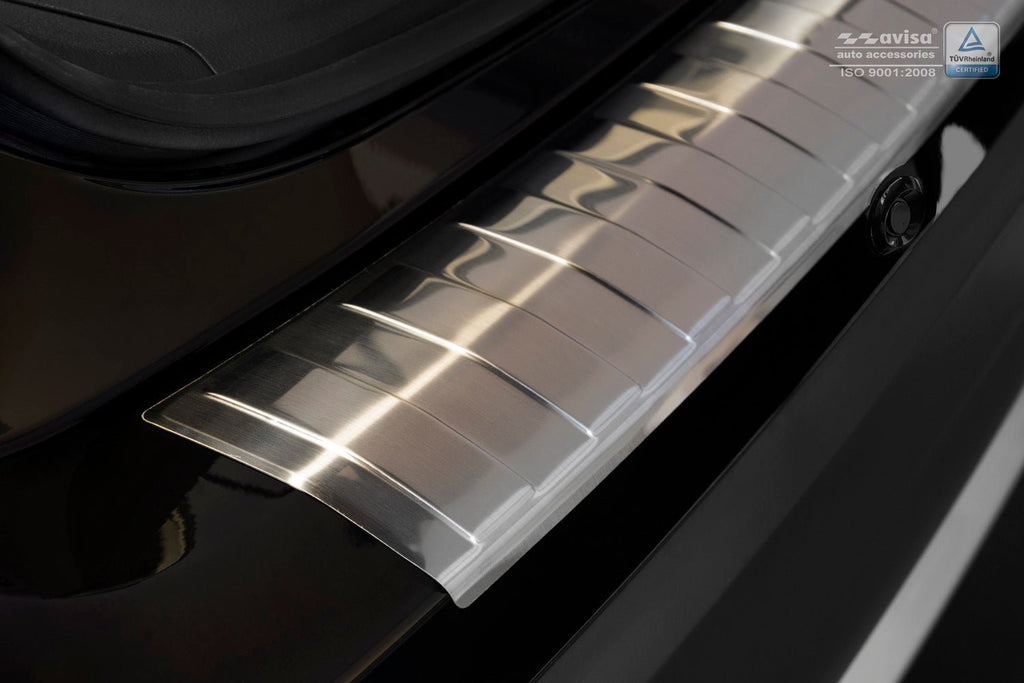 Lastskydd Mitsubishi Outlander III facelift 2015–2017, facelift 2017–2022 a special version med a cut for parking sensors m.fl. – Silver satin | AVISA - Carlevel AB - Lastskydd