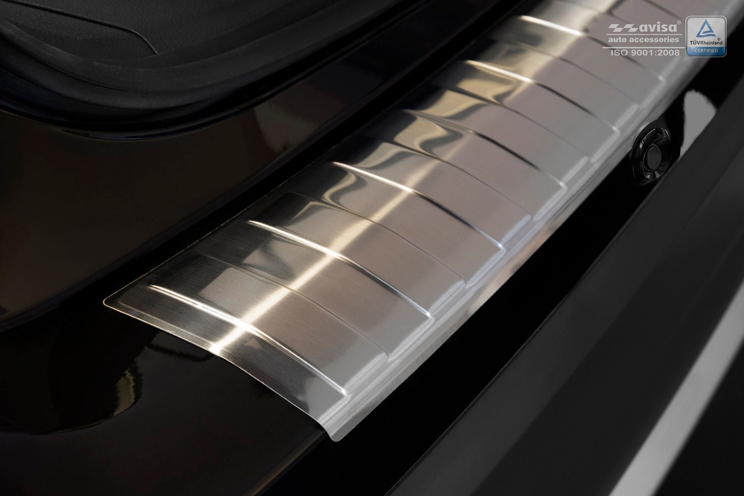 Lastskydd Mitsubishi Outlander III facelift 2015–2017, facelift 2017–2022 a special version med a cut for parking sensors m.fl. – Silver satin | AVISA - Carlevel AB - Lastskydd