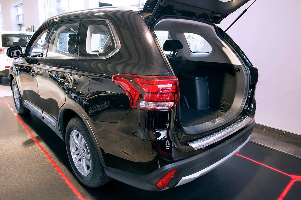 Lastskydd Mitsubishi Outlander III facelift 2015–2017, facelift 2017–2022 m.fl. – Silver satin | AVISA - Carlevel AB - Lastskydd