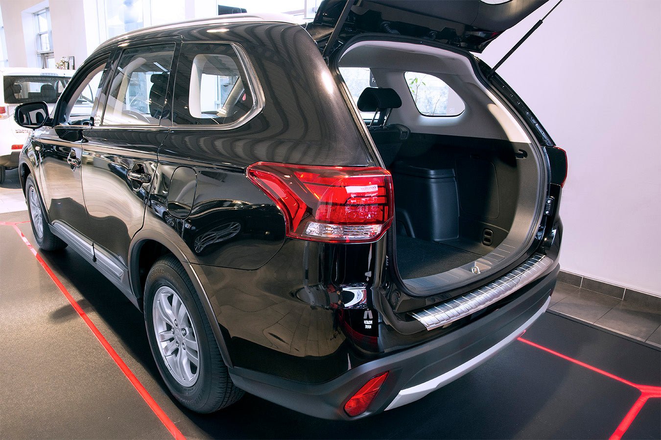 Lastskydd Mitsubishi Outlander III facelift 2015–2017, facelift 2017–2022 m.fl. – Silver satin | AVISA - Carlevel AB - Lastskydd