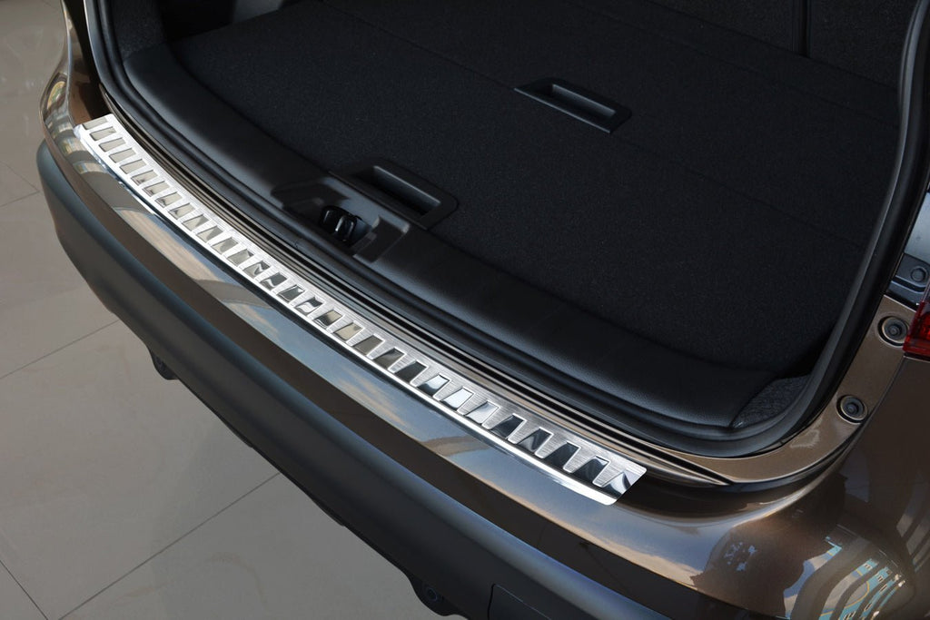 Lastskydd Nissan Qashqai II crossover 2013–2017 – Silver satin / Spegelpolerat silver | AVISA - Carlevel AB - Lastskydd