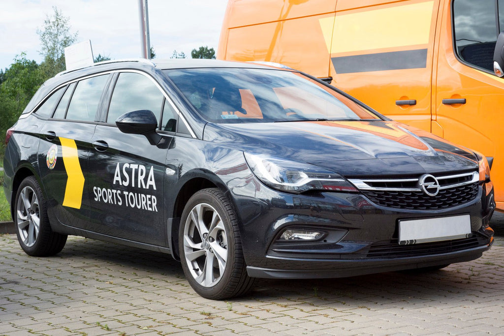Lastskydd Opel Astra V K sports tourer 2015–2019, facelift 2019–2022 – Svart | AVISA - Carlevel AB - Lastskydd