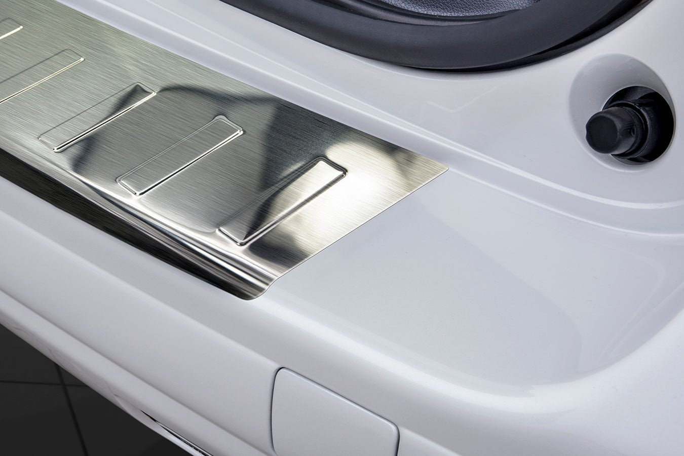 Lastskydd Peugeot 5008 2009–2017 – Silver satin | AVISA - Carlevel AB - Lastskydd