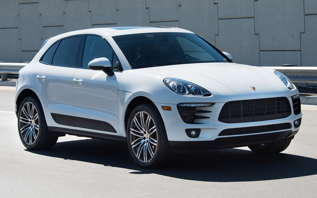 Lastskydd Porsche Macan 2013–2019, facelift 2019–2021, facelift 2021+ – Spegelblank steel, Röd&Svart Kolfiber | AVISA - Carlevel AB - Lastskydd