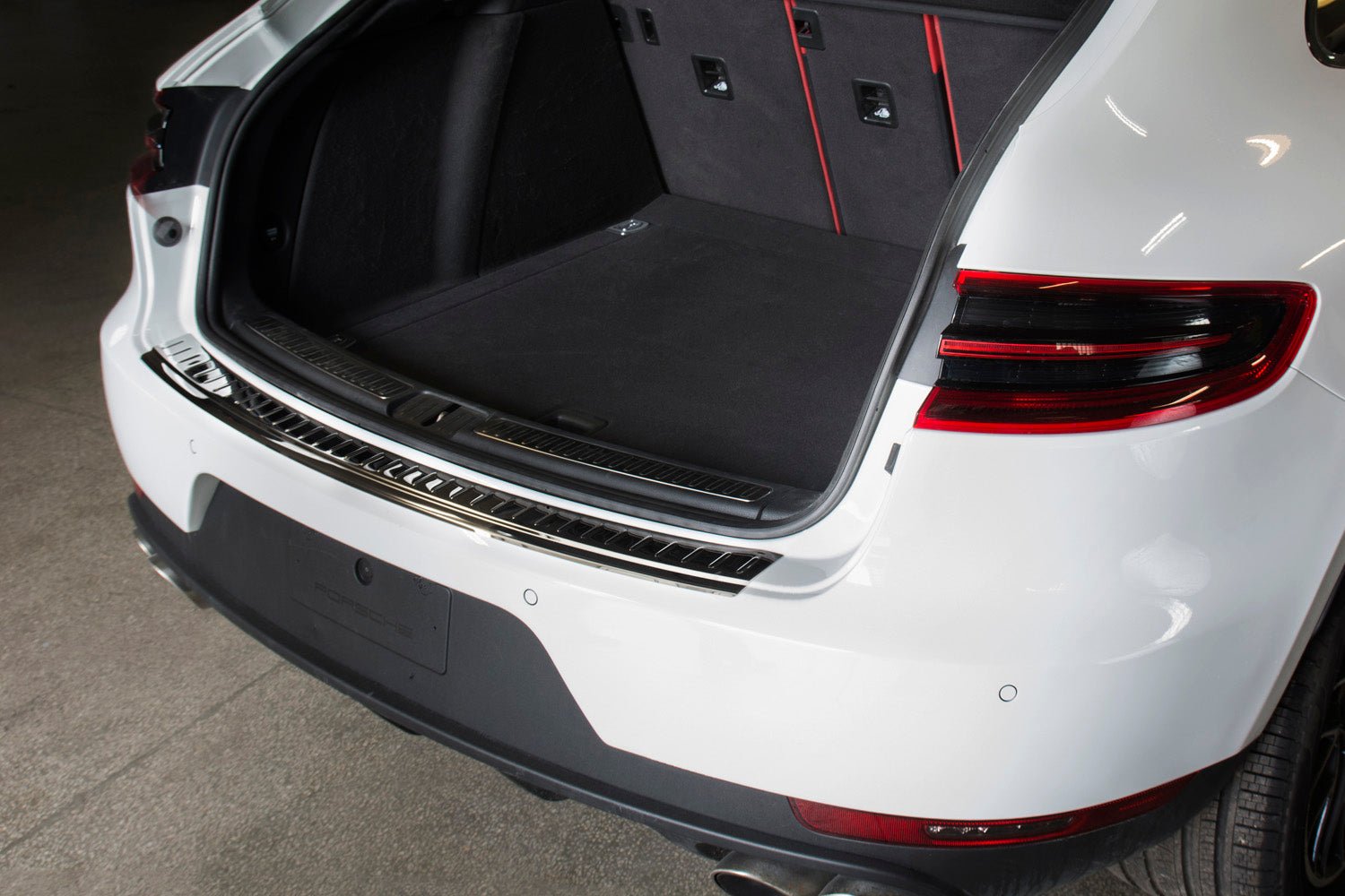 Lastskydd Porsche Macan 2013–2019, facelift 2019–2021, facelift 2021+ – Svart | AVISA - Carlevel AB - Lastskydd