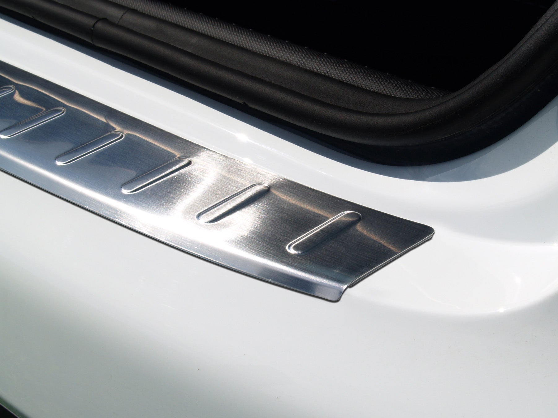 Lastskydd Renault Clio IV 5-dörrars/ Gt-Line 2013–2017, facelift 2017–2019 – Silver satin | AVISA - Carlevel AB - Lastskydd