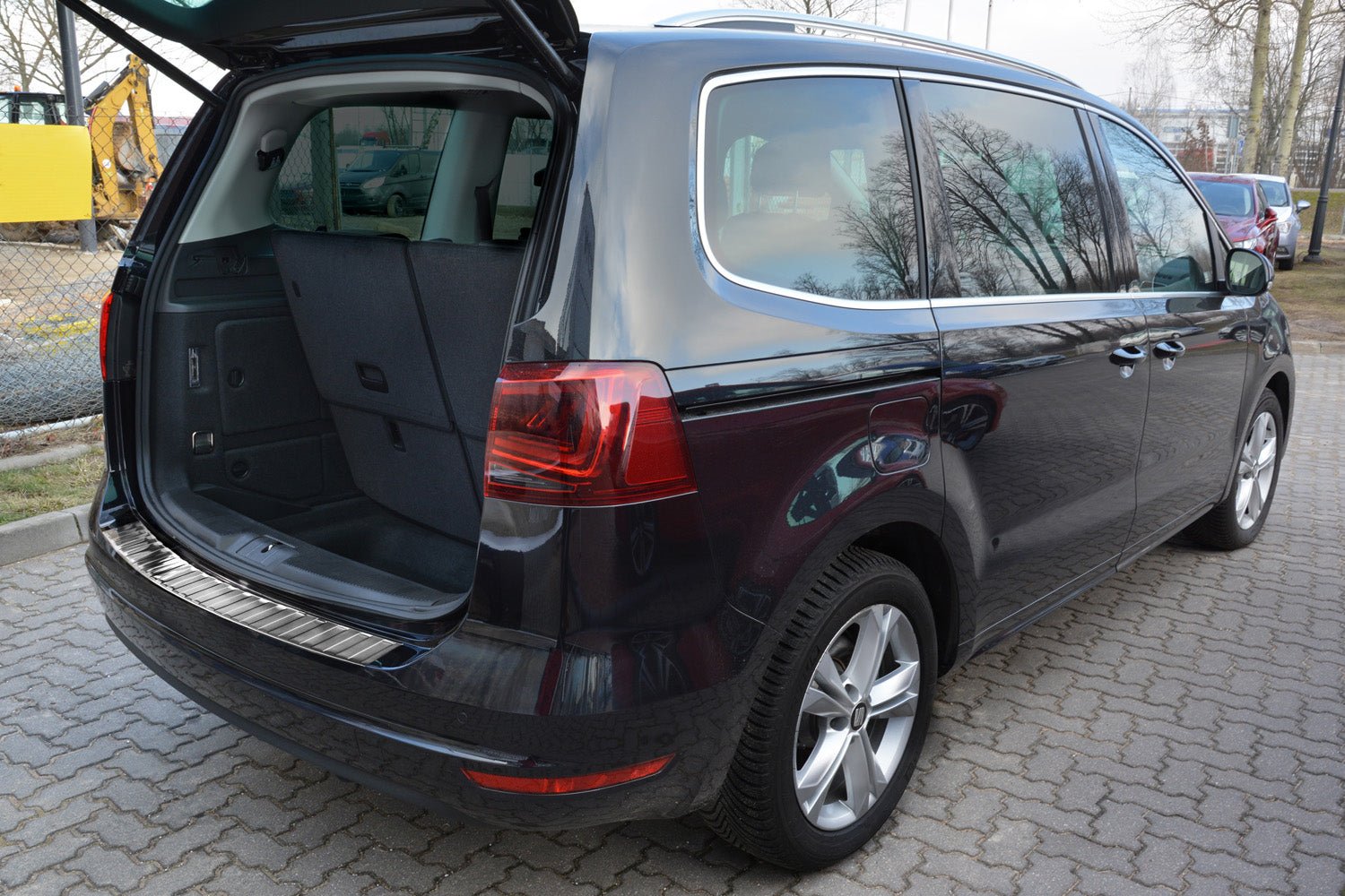 Lastskydd Seat Alhambra II 2010+ / Volkswagen Sharan II 2010+ – Silver satin | AVISA - Carlevel AB - Lastskydd