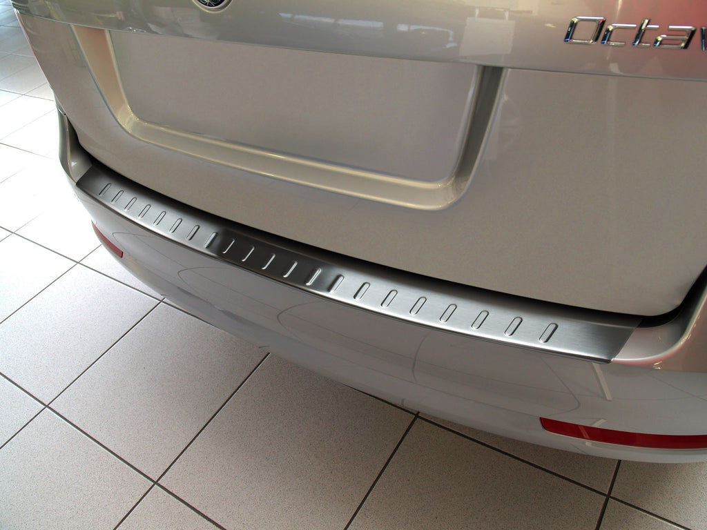 Lastskydd Skoda Octavia II Kombi 2004–2013 – Silver satin | AVISA - Carlevel AB - Lastskydd