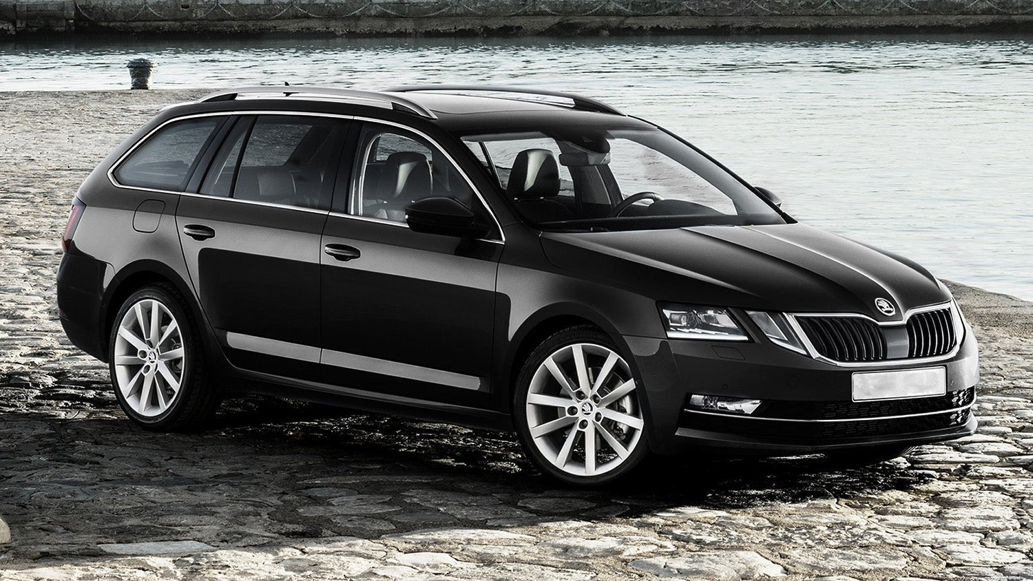 Lastskydd Skoda Octavia III Kombi facelift 2016–2019 – Silver satin | AVISA - Carlevel AB - Lastskydd