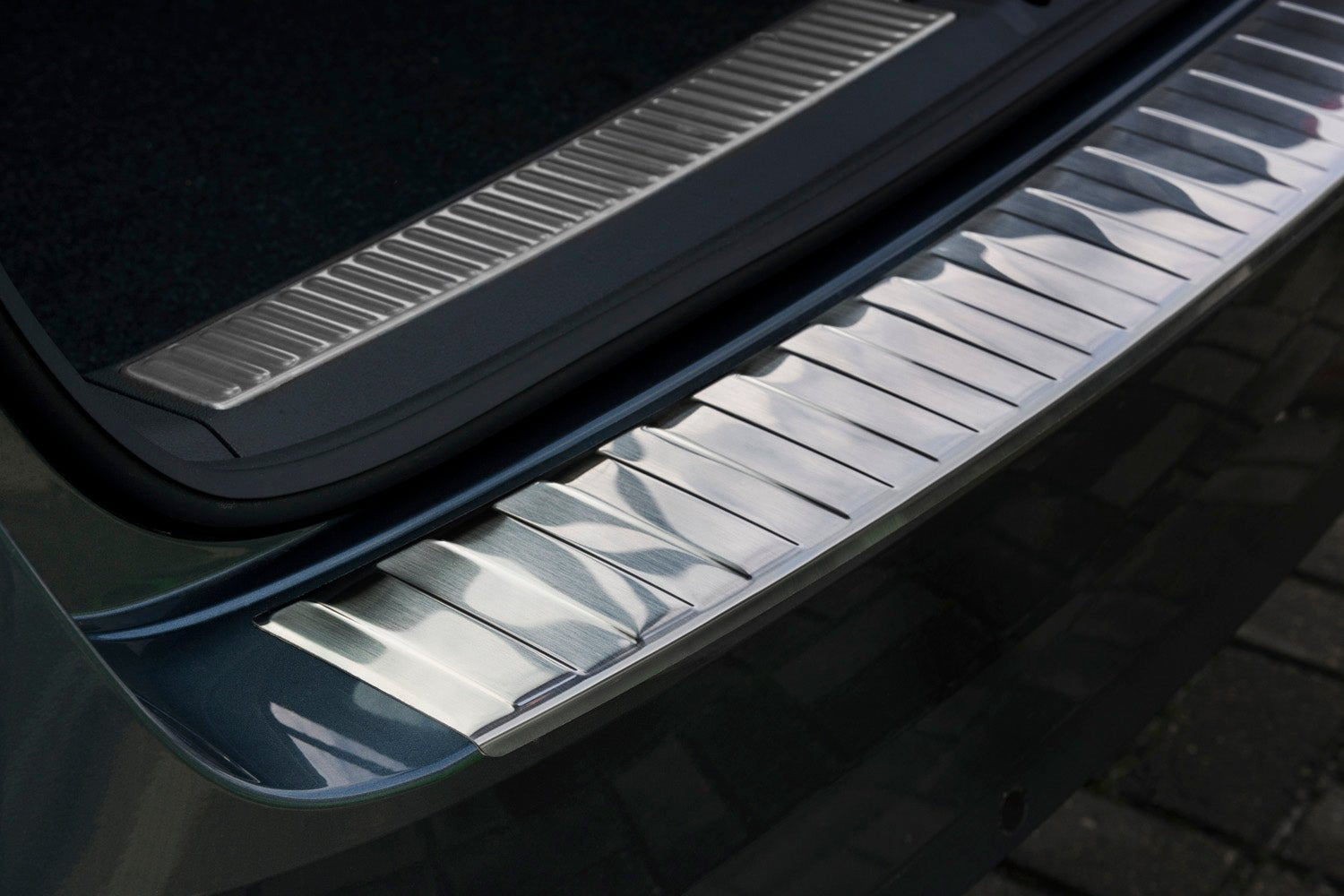 Lastskydd Skoda Superb III Kombi 2015–2019, facelift 2019–2024/ Scout III 2019+ – Silver satin | AVISA - Carlevel AB - Lastskydd