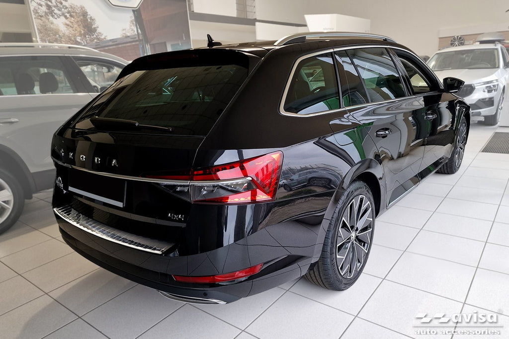 Lastskydd Skoda Superb III Kombi 2015–2019, facelift 2019–2024/ Scout III 2019+ – Spegelpolerat silver | AVISA - Carlevel AB - Lastskydd