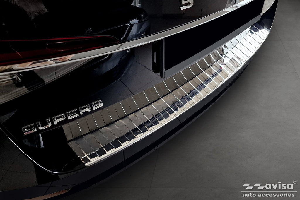 Lastskydd Skoda Superb III Kombi 2015–2019, facelift 2019–2024/ Scout III 2019+ – Spegelpolerat silver | AVISA - Carlevel AB - Lastskydd