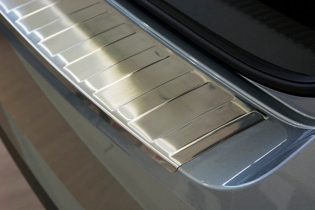 Lastskydd Skoda Superb III liftback sedan 2015–2019, facelift 2019+ facelift 2019–2023 – Silver satin | AVISA - Carlevel AB - Lastskydd