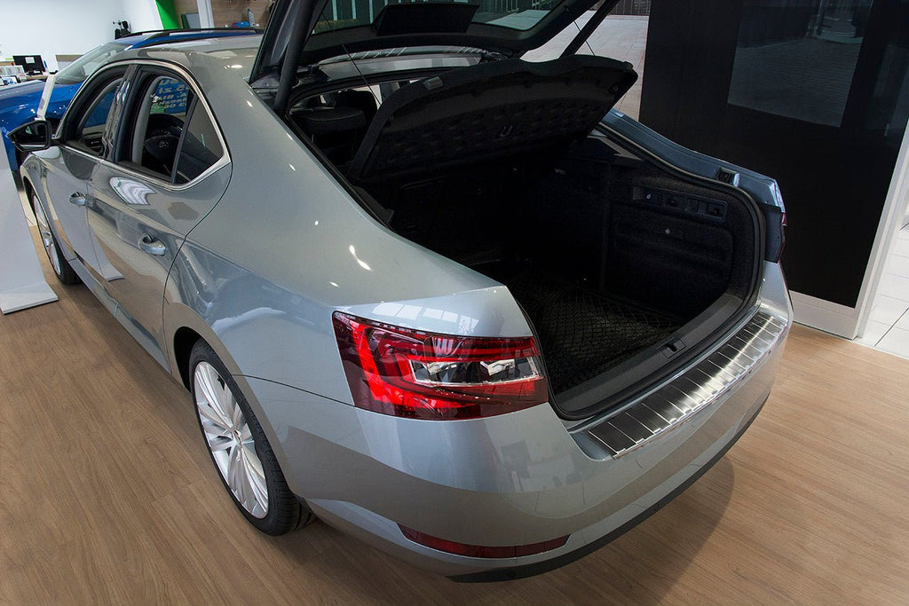 Lastskydd Skoda Superb III liftback sedan 2015–2019, facelift 2019+ facelift 2019–2023 – Silver satin | AVISA - Carlevel AB - Lastskydd