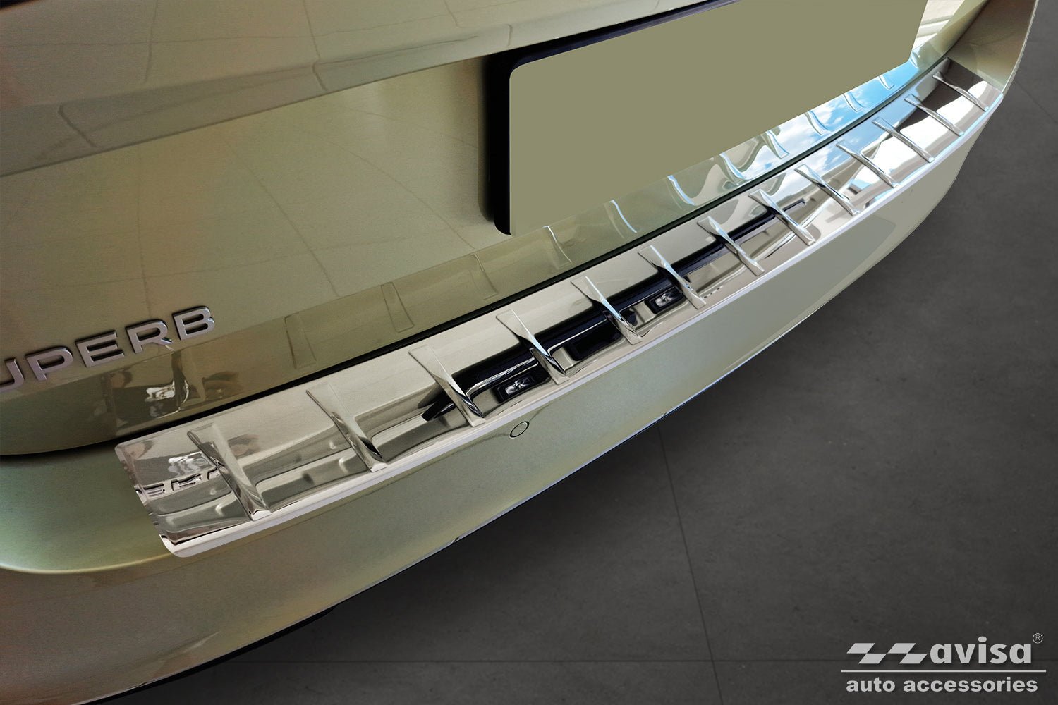 Lastskydd Skoda Superb IV Kombi 2024+ – Spegelpolerat silver | AVISA - Carlevel AB - Lastskydd
