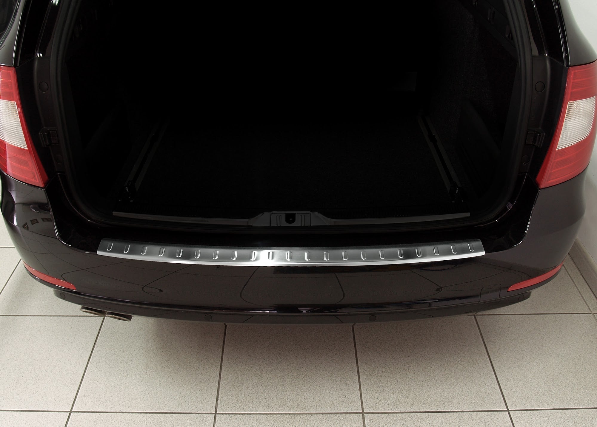Lastskydd Skoda Superb Kombi 2009–2013 – Silver satin | AVISA - Carlevel AB - Lastskydd