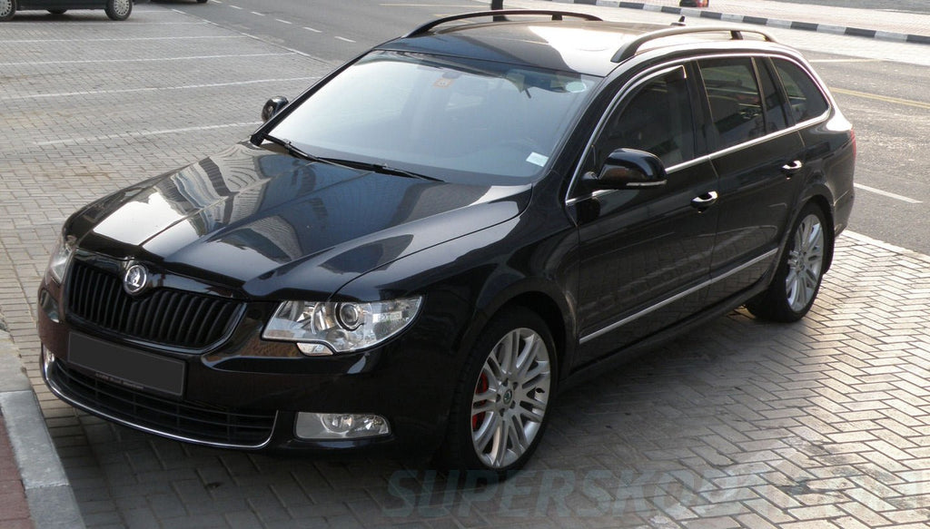 Lastskydd Skoda Superb Kombi 2009–2013 – Svart | AVISA - Carlevel AB - Lastskydd